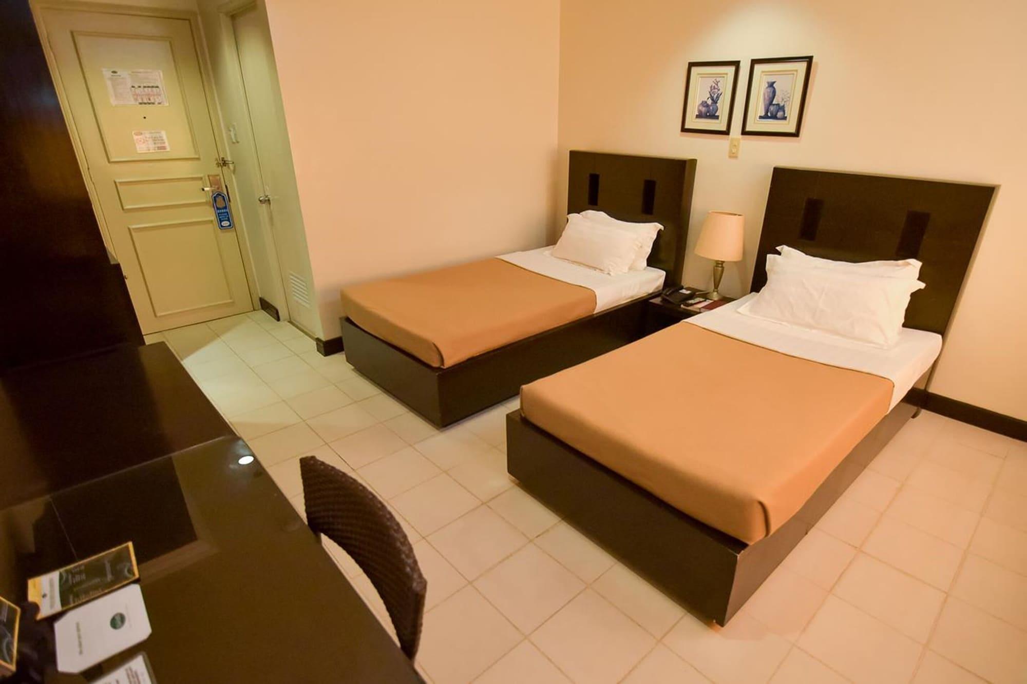 Hotel Tavern Surigao Exterior photo