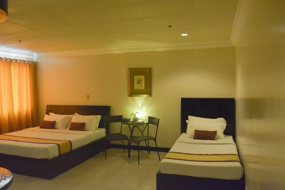 Hotel Tavern Surigao Exterior photo