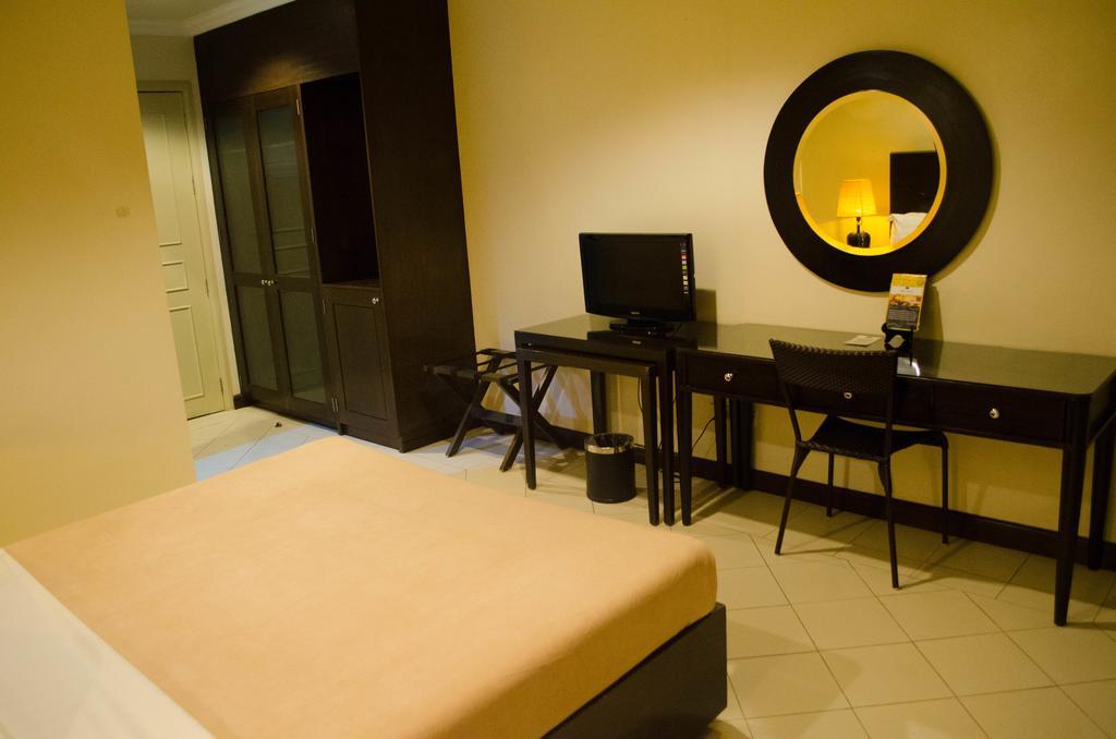 Hotel Tavern Surigao Exterior photo