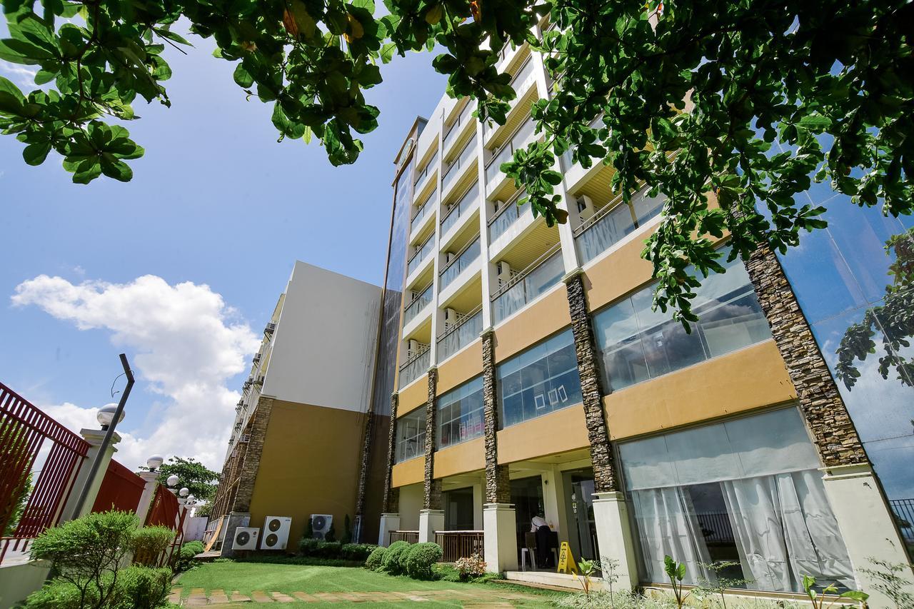 Hotel Tavern Surigao Exterior photo