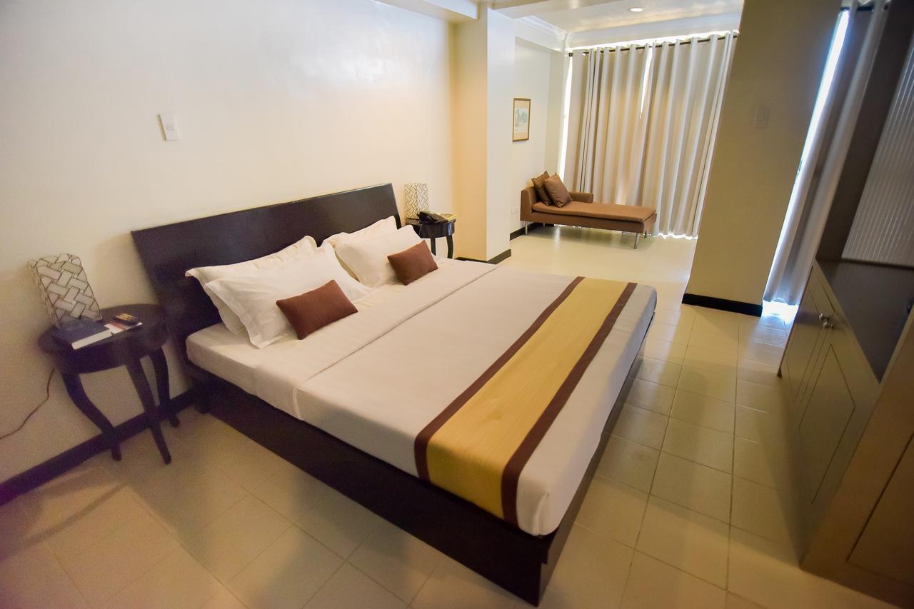 Hotel Tavern Surigao Exterior photo